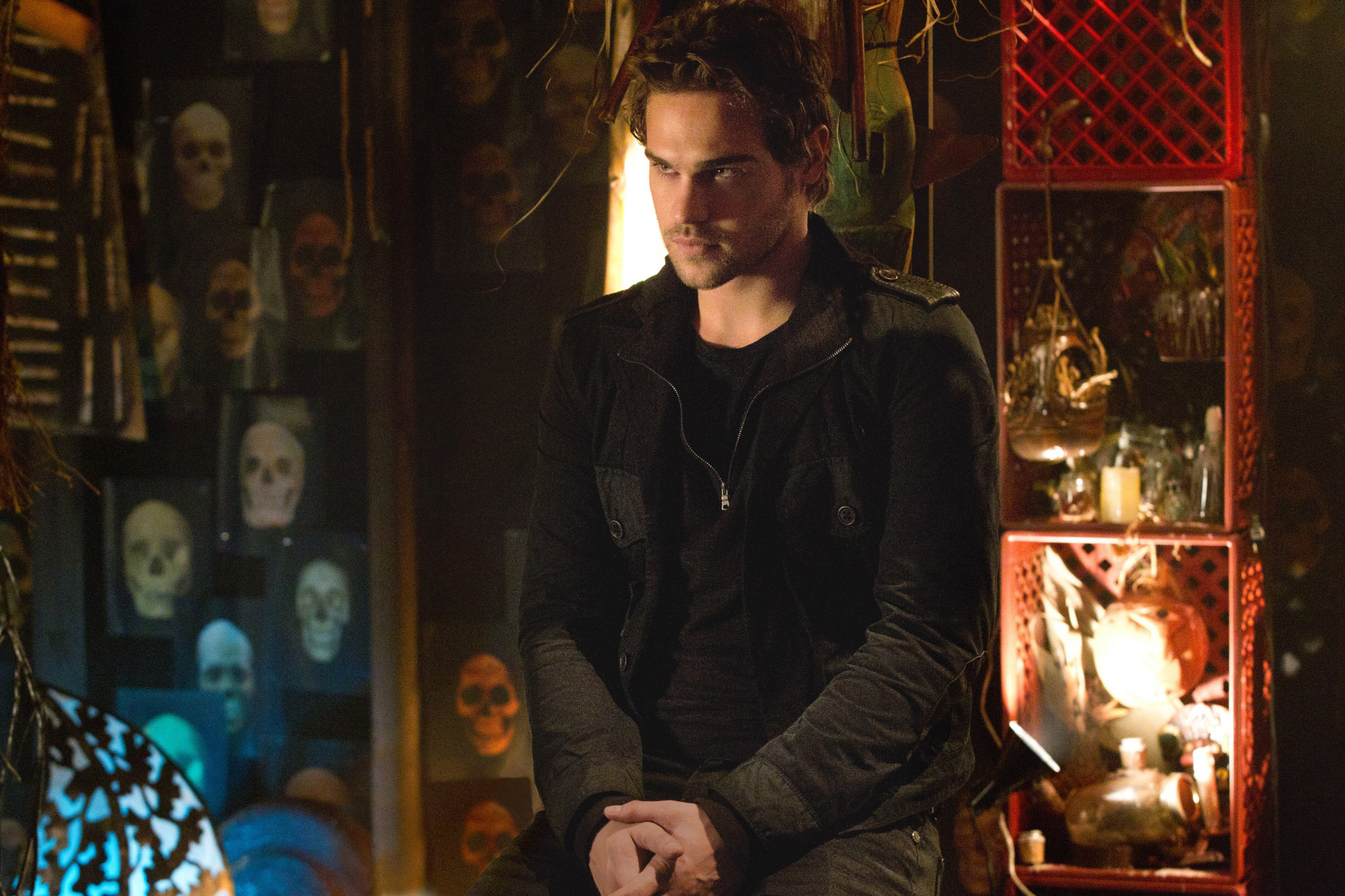 Fire & Ice" - Grey Damon as Lee in The Secret Circle on The CW. 